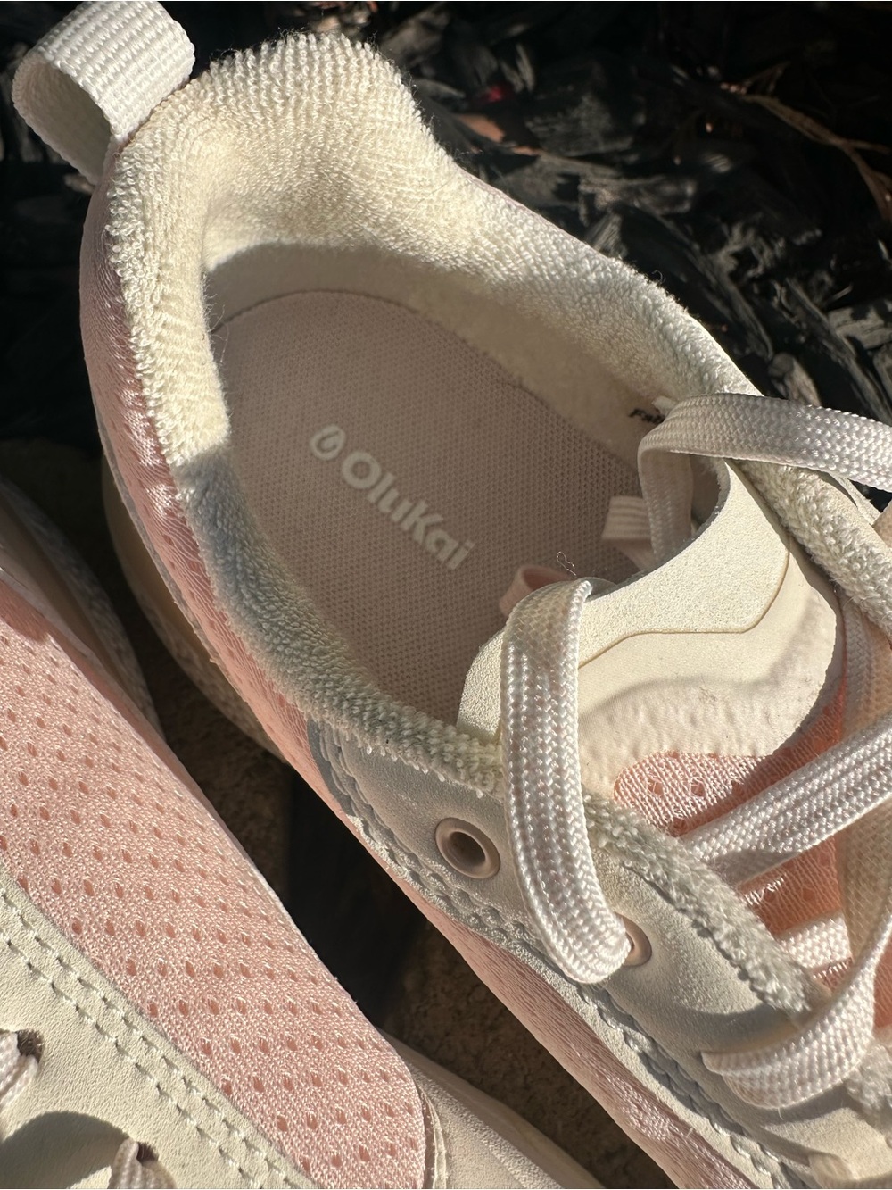 ๐ OluKai Women's Court 'Anau Sneakers in Rose Dust and White Size 10 - Picture 7 of 9